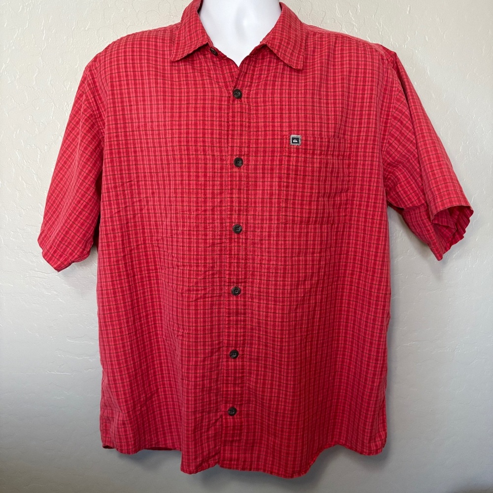 Quiksilver Men's Button Down‎ Short Sleeve Red Shirt Large